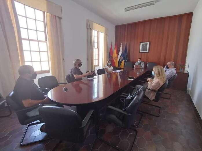 Reunión de representantes del Ayuntamiento con dirigentes vecinales de Piletillas/TA.